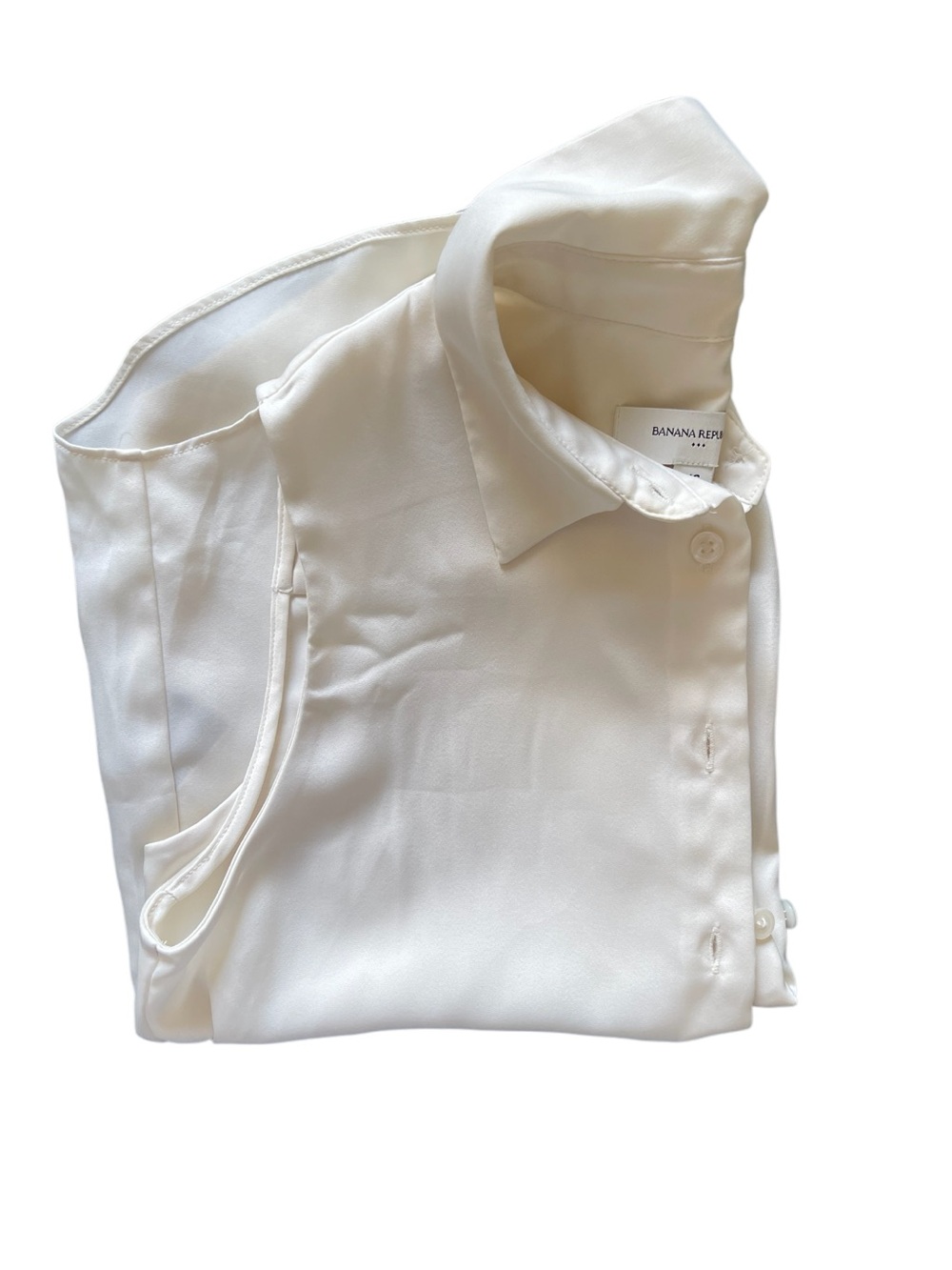 Sleeveless Button-Down Blouse - Picture 2 of 5